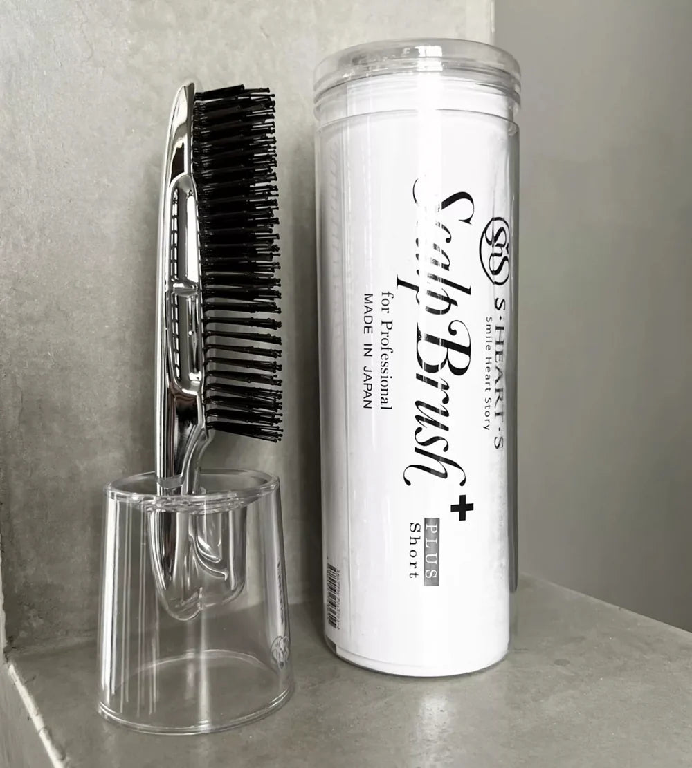 S-HEART-S Scalp Brush Plus Short Silver - Grzebień do oczyszczania i masażu – wszystkie typy włosów, szczególnie krótkie i średnie, o średniej lub większej gęstości*